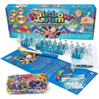 Immagine di Bandai Rainbow Loom Original Hobby creativo Realizzazione di braccialetti Telaio con 600 elastici Licenza ufficiale brevettata Giocattolo per bambini dai 8 anni in su CD00001