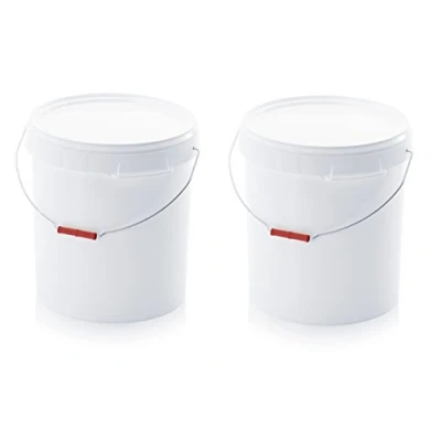 Immagine di Set 2 secchi in plastica da 30 L, con coperchio e manico metallo, adatti per alimenti, di colore bianco.