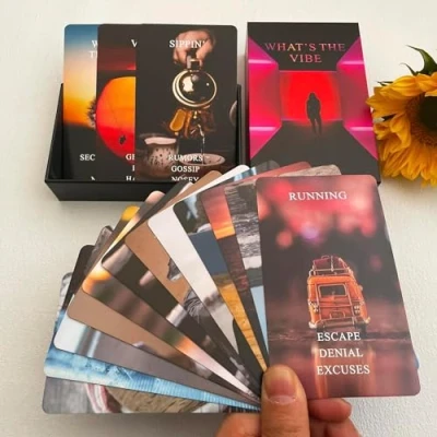 Immagine di LIGHTOF JUSTICE What The Vibe Oracle Cards Deck, per principianti, Deck utilizzato relazioni di carriera e vita, Twin Flame, anima gemella, connessione karmica
