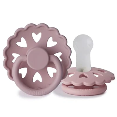 Immagine di FRIGG Fairytale Confezione da 2 ciucci Ciuccio in silicone Senza BPA Prodotto Danimarca Tettarella simmetrica a ciliegia (Twilight Mauve/Primrose, Taglia (6 18 Mesi))