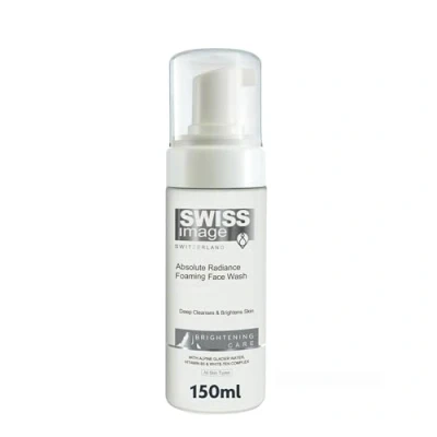 Immagine di SwissImage Detergente viso schiumogeno 150ml formulato con niacinamide e acqua dei ghiacciai alpini per tutti i tipi di pelle, dermatologicamente testato