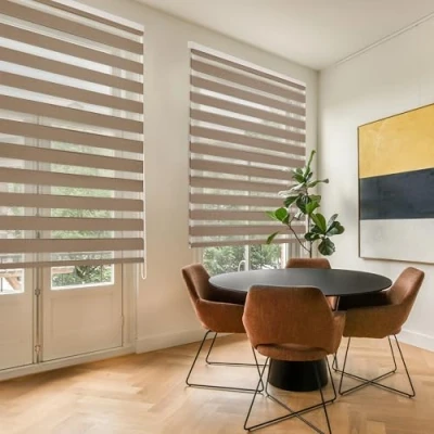 Immagine di Blindecor Lira tenda a rullo giorno e notte, colore Marrone, per interni 100 x 250 cm (Larghezza Altezza) Dimensioni del tessuto 97 245 cm. Eleganti tende notte