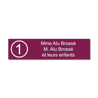 Immagine di Targhetta incisa per nome e numero cassetta delle lettere autoadesiva, 10 x 2,5 cm, personalizzata da 1 a 3 righe, colore: Bordeaux