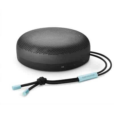 Immagine di Bang &amp; Olufsen Beosound A1 (2a Generazione) Speaker Bluetooth Portatile Premium Impermeabile IP67, Suono a 360 Gradi, Assistente Vocale Alexa, Vivavoce, Batteria di 18 Ore Antracite Ossigeno