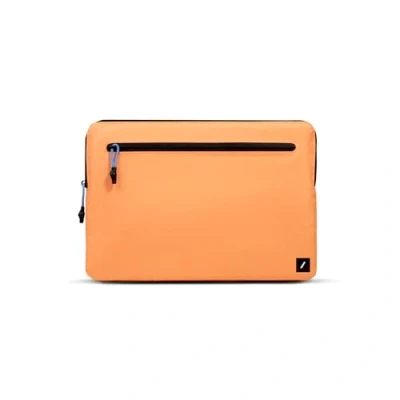 Immagine di Native Union Ultralight Custodia Resistente, Leggera, Sostenibile Realizzata al 100% in Tessuto Ripstop Riciclato Compatibile con MacBook Pro 14&quot; (2021 e successivi) Apricot
