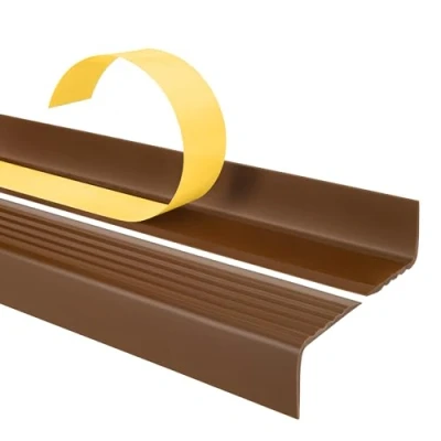 Immagine di Profilo per bordi scale angolare in PVC autoadesivo, Paraspigolo Strisce antiscivolo gradini 40x25mm, Marrone, 165cm