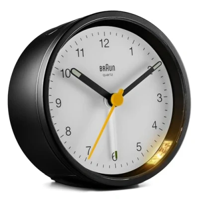 Immagine di Orologio Sveglia Analogico Classico Braun con Funzione Snooze e Luce, Movimento al Quarzo silenzioso, Suono Beep crescendo, colore nero bianco, modello BC12BW.