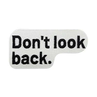 Immagine di Finally Home Toppa termoadesiva Dont look Back con scritta in lingua tedesca &quot;Meme&quot;