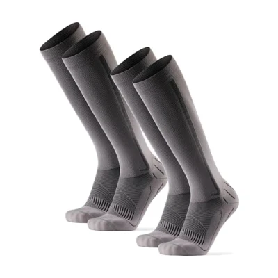 Immagine di DANISH ENDURANCE Calze Compressione Graduata Donna e Uomo 21 26mmHg, Elastiche per Recupero, Circolazione, Corsa, Aereo, Sport, 2 Paia, 2x Grigio/Nero, 43 47