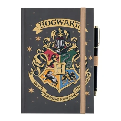 Immagine di Grupo Erik: Quaderno Hogwarts Scudi A5 Harry Potter con copertina rigida, penna personalizzata e tasca espandibile, 192 pagine 100 g/m², Cancelleria Potter, Hgwarts Gadget