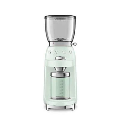 Immagine di Smeg, Macinacaffè CGF01PGEU, Livello di Macinatura Regolabile, 3 Step Macinatura, Contenitore Caffè Macinato da 130g, 6 Funzioni per Americano, con Sistema Antistatico, 150W, Verde Pastello