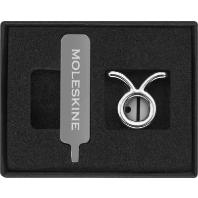Immagine di Moleskine Pin per Taccuino o Agenda Toro, Spilla Simbolo Zodiacale, Personalizza la Chiusura con Elastico, Idee Regalo Personalizzato, Colore Argento