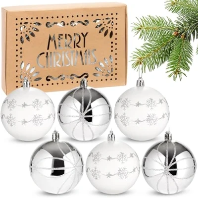 Immagine di BRUBAKER Set di 6 palline Natale, 8 cm, infrangibili, in plastica, confezione regalo Merry Christmas per albero Natale dipinte a mano bianco e argento