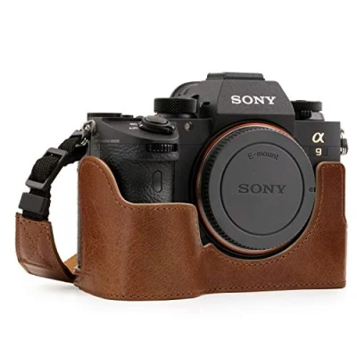 Immagine di MegaGear 1244 Sony Alpha A7R III, A9, A7 III Ever Ready Custodia metà copertura in Vera pelle per Fotocamera con Tracolla Marrone