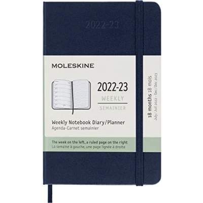 Immagine di Moleskine Agenda Settimanale 18 Mesi, 2022/2023, con Copertina Rigida e Chiusura Elastica, Formato Pocket 9 x 14 cm, Colore Blu Zaffiro