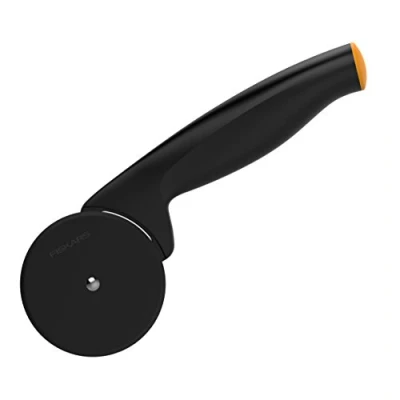 Immagine di Fiskars rotella tagliapizza con in plastica di alta qualità, Lunghezza: 19 cm, Functional Form, Nero/Arancione, 1019533