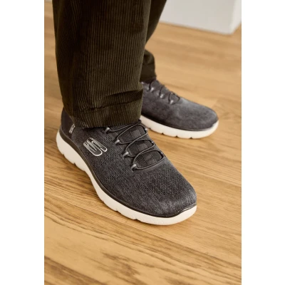 Immagine di Skechers Summits Key Pace, Scarpe da Ginnastica Uomo, Rete Nera, 39 EU