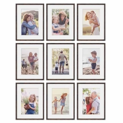 Immagine di PHOTOLINI Set di 9 cornici per poster 30x40 cm con passe partout 20x30 legno MDF rovere scuro, plexiglass infrangibile, da parete, accessori inclusi foto, immagini e