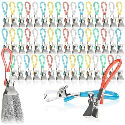 Immagine di com four® 50 Clip Porta Asciugamani in plastica e Metallo Cromato Colorate per Asciugamani, salviette, spugne da Bagno Appendiabiti presine Strofinacci (50 Pezzi)
