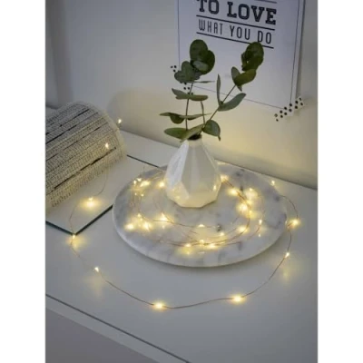 Immagine di Konstsmide Filo Nudo a LED/Micro luci Batteria per Uso Interno (IP20)/20 diodi Bianchi ambrati LED/Funzione Timer 6 Ore/3 batterie AA (escl.) / di Rame Stringa