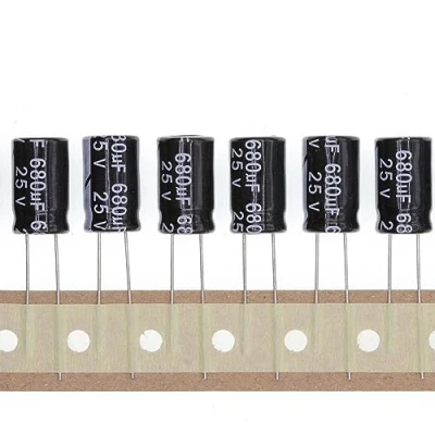 Immagine di 50 Pezzi 25V 680UF Condensatore elettrolitico in alluminio plug 10x17 10 * 17mm