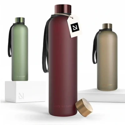 Immagine di LARS NYSØM Borraccia 1l Bottiglia acqua 1000ml ultraleggera in Tritan Sport a prova di perdite Ideale per sport, ufficio, yoga 2 coperchi inclusi (Berry Red, 1000ml)