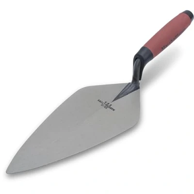 Immagine di cazzuola Marshalltown, London Style con manico ergonomico Durasoft, in acciaio al carbonio, punta larga e collo dritto, dimensioni della cazzuola: 254x118 mm, Argento