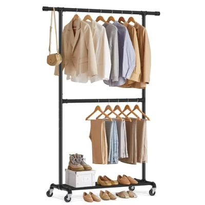 Immagine di SONGMICS Stand Appendiabiti, Appendiabiti Doppio con Ruote, Barra Centrale Regolabile in Altezza, Attaccapanni Ripiano, Massima Portata di 110 kg, Nero Classico HSR62BK