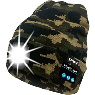 Immagine di ATNKE Berretto Bluetooth con LED Illuminato, USB Ricaricabile Wireless Musicale Cappello da Corsa Ultra Bright 4 Impermeabile Lampada Uso per Sci Escursionismo Campeggio/Camouflage Army Green