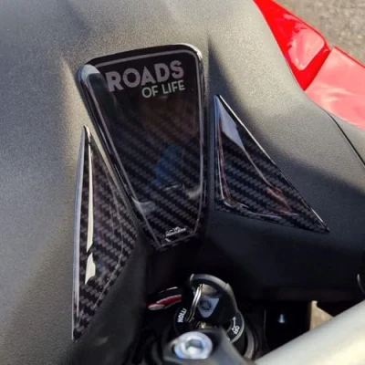 Immagine di Resin Bike Adesivo Moto Compatibile con Yamaha Tracer 9 2023 2022. Protezione Zona Chiave. 3D Resinato con: Redline, Icon Grey, Tech Camo, Midnight Black