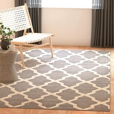 Immagine di SAFAVIEH Tappeto Geometrico per Soggiorno, Sala da pranzo, Camera letto Cambridge Collection, A Pelo Corto, Argento e Avorio, 91 X 152 cm