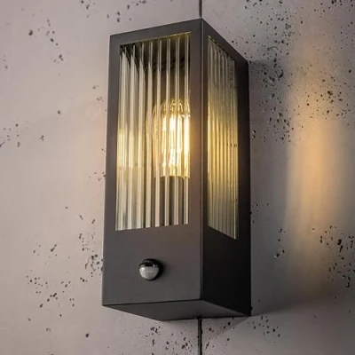 Immagine di CGC Lighting Lampada da parete per esterni Illuminazione E27 nera in vetro smussato IP54 Sensore di movimento PIR (Nero PIR)