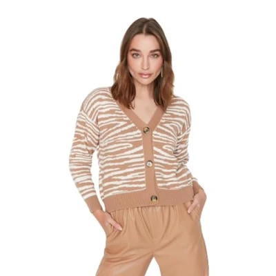 Immagine di Trendyol Cardigan Regolare con Stampa Animale Scollo A V Maglione, Ecru, S Donna