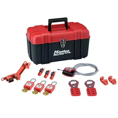 Immagine di Master Lock S1117ES31KA Lockout Tagout Kit di Isolamento Elettrico Compreso 3 Lucchetti Sicurezza, 1 Cavo, 2 Chiavistello Isolamento, 6 Blocchi Interruttore