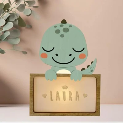 Immagine di WONDEE Lampada Personalizzata Con Nome Luce Notturna Bambini Dinosauro, Regalo Neonato Maschio e Femmina, Battesimo Bimbo Bimba, Regali Personalizzati Bambino Bambina (include cavo USB C)