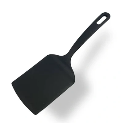 Immagine di Fackelmann Paletta larga in Nylon ad alto spessore, materiale antiaderente, resistente fino a 200, lavabile lavastoviglie, dimensioni 30 x 11 cm, Linea Nero